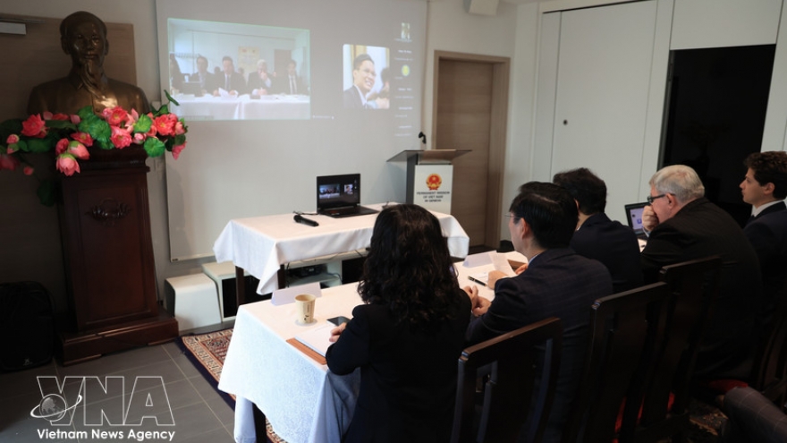 Vietnamese mission in Geneva discusses new developments in US tariff policy